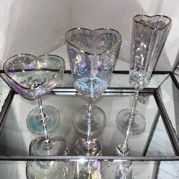 4- NIB HEART SHAPED IRIDESCENT TALL CHAMPAGNE GLASSES - Picture 14 of 15